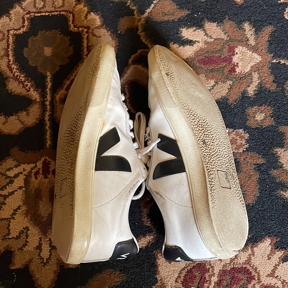 VEJA WOMENS WHITE/BLACK SNEAKERS US SIZE 7 - Picture 6 of 6